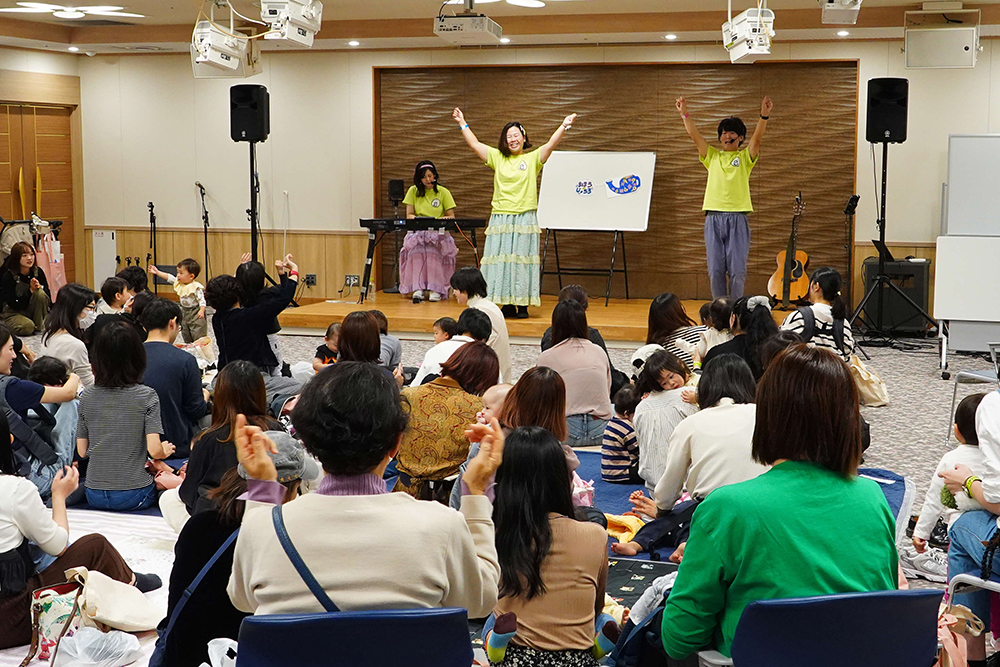 ステージ講演の様子の写真