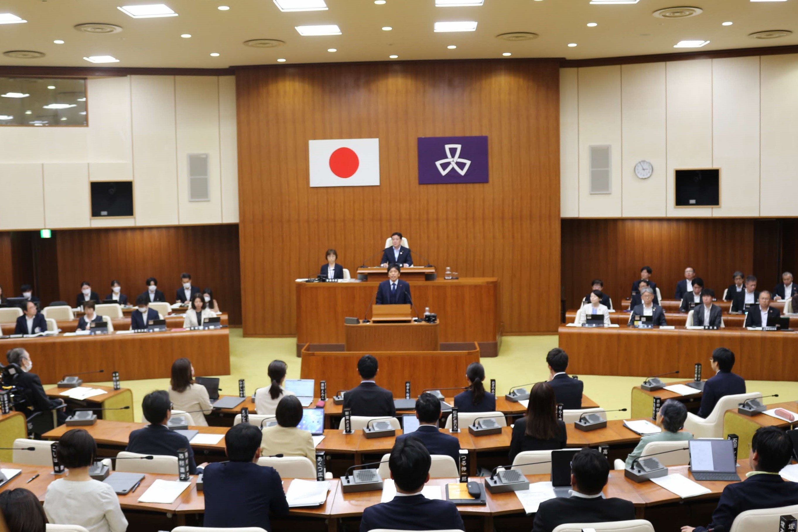 令和7年臨時会議場写真