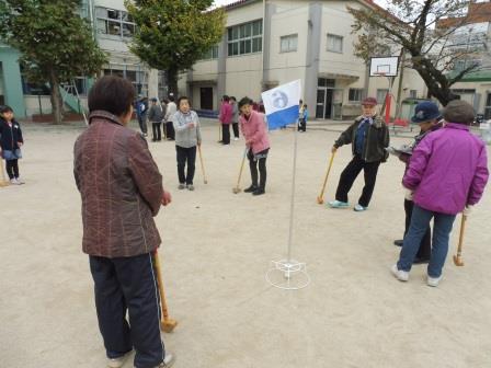 狙いを定める参加者