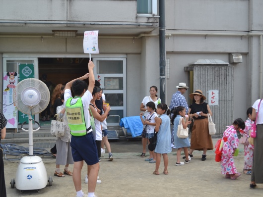 子どもボランティア(呼び込み)