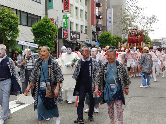 駅前中央通り神輿巡行