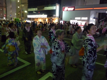 大井一丁目鎧町会の踊り