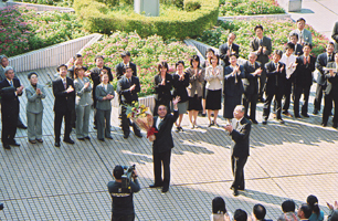 10月10日濱野区長初登庁画像