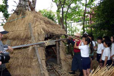 カヤ拭き（中延小）2