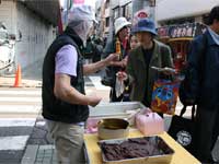 つまみ食いウォーク（戸越銀座商店街：たかのチェーン）