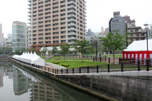 五反田ふれあい水辺広場へのアクセス･駐車場･電車が見える公園