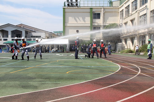 100829区民消火隊の放水