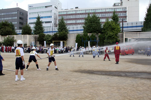 100905日野学園生徒のポンプ操法