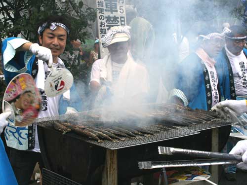 目黒のさんま祭　炭焼さんま7000匹