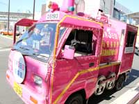 100925ピンクのSL自動車