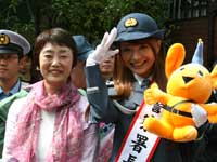山田副区長(左)と八田さん