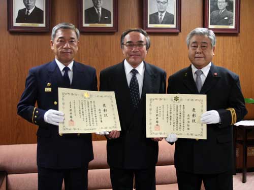 品川消防団員充足率100%達成を区長報告
