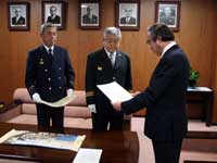 品川消防団員充足率100%達成を区長報告