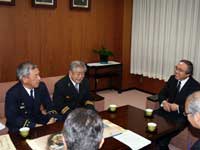 品川消防団員充足率100%達成を区長報告
