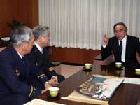 品川消防団員充足率100%達成を区長報告