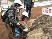 鮫洲運動公園改修工事を子供たちが見学・体験