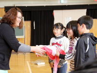 三木小学校　120匹の鯉のぼり上げ