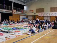 三木小学校 120匹の鯉のぼり上げ