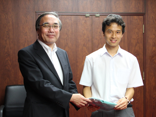 オークランド市高校生夏期語学研修派遣生が濱野区長を表敬訪問