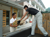 日光林間学園に避難する富岡町の方々に支援物資を届けました