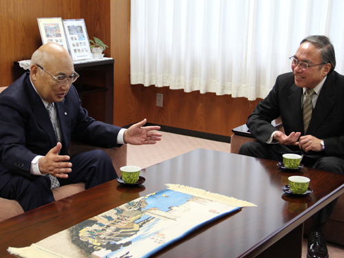 富岡町長が区役所を訪問1