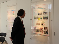 濱野区長が「世界と東北の子ども達の絵展」訪問