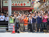 宮本選手の2000安打達成を“地元”武蔵小山商店街が祝福7