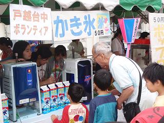 たくさんの人で賑わう会場2