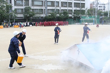 戸越台中学校の生徒による初期消火