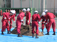 土砂の撤去作業