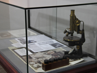 野口英世博士が実際に使用した顕微鏡