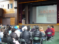 鈴が森中学校 防災ビデオを視聴する参加者