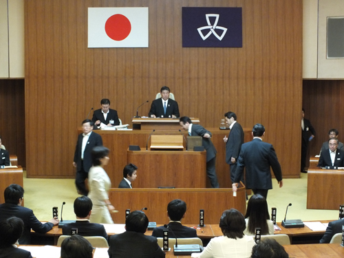 品川区議会 正副議長を選出