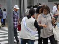 「消費者の日」 大井町駅前での街頭啓発