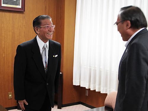 荏原交通安全協会の堀口会長が警視総監感謝状受賞を報告