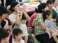 歌に合わせて親子で手遊び