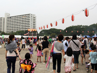 にぎわう会場