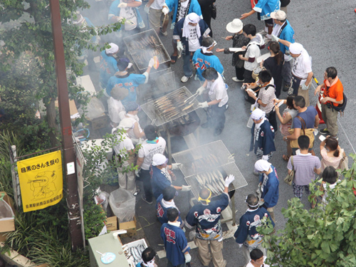 さんまを焼く様子