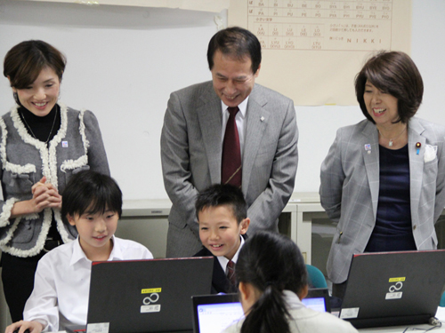 教育再生実行会議委員が第一日野すこやか園・日野学園視察