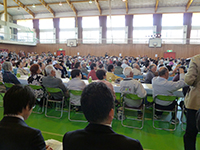 福島県広野町中央体育館に集まった町民の方々