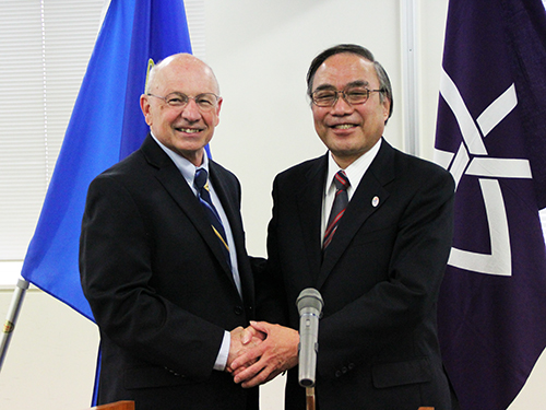 ポートランド市のブレナン市長(左)と濱野区長