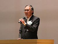 激励の言葉を送る濱野区長