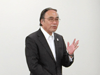 説明する濱野区長