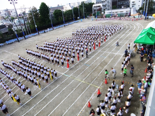 豊葉の杜学園体育祭(2014)校庭に500人が整列