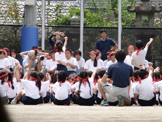 豊葉の杜学園体育祭(2014)1年生から4年生が応援