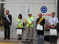 武蔵小山駅前での区長の挨拶