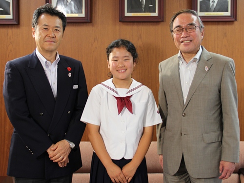 勝田さんと区長・教育長