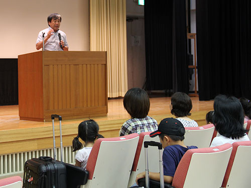 親子を前に檄を飛ばす陰山氏