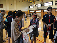 源氏前小と旗台小が連携し地元中学生も参加 避難所確認訓練