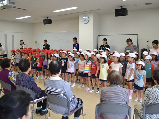 二葉幼稚園の子どもたち